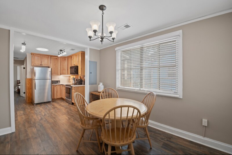 Building Photo - 14 Concord St