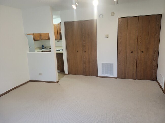 Building Photo - 1721 S Washington St