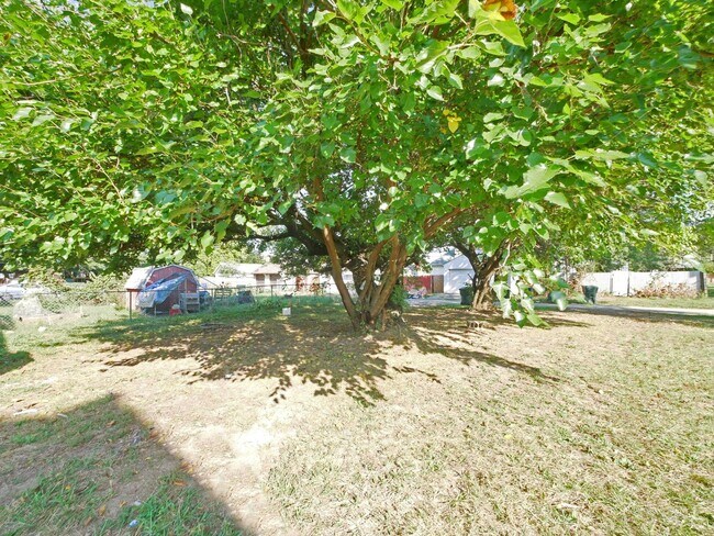 Building Photo - Newly Updated 2 Bedroom Home – Bright, Mod...