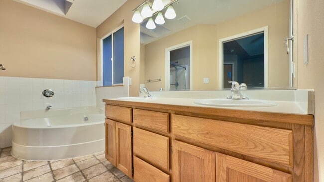 Building Photo - 3 Bedroom (Two Primary Suites) Floorplan i...