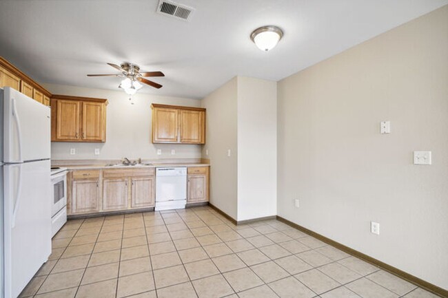 Building Photo - 3 bedroom 2 bath one level in Grain Valley