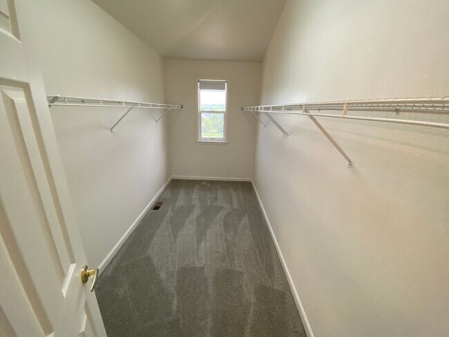 Building Photo - Great Highlands Ranch Home on the Golf Course!