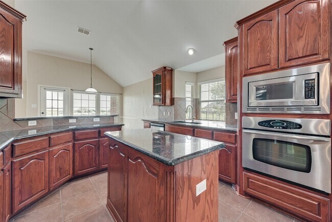 Building Photo - 10044 Dorsett Dr