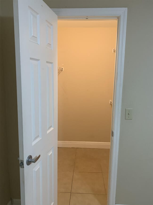 Building Photo - 3370 Pinewalk Dr N