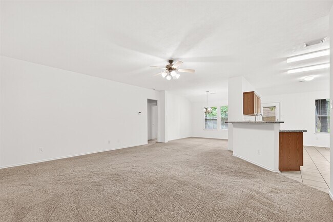 Building Photo - 10 Druids Glen Pl