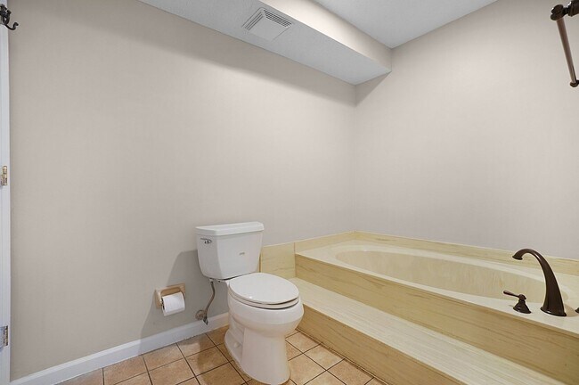Building Photo - COMING SOON!! Spacious 2-Bedroom, 2-Bath C...