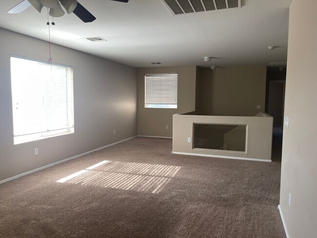 Building Photo - San Tan Valley, 4 bed, 3 bath, huge loft, 2300 sqft