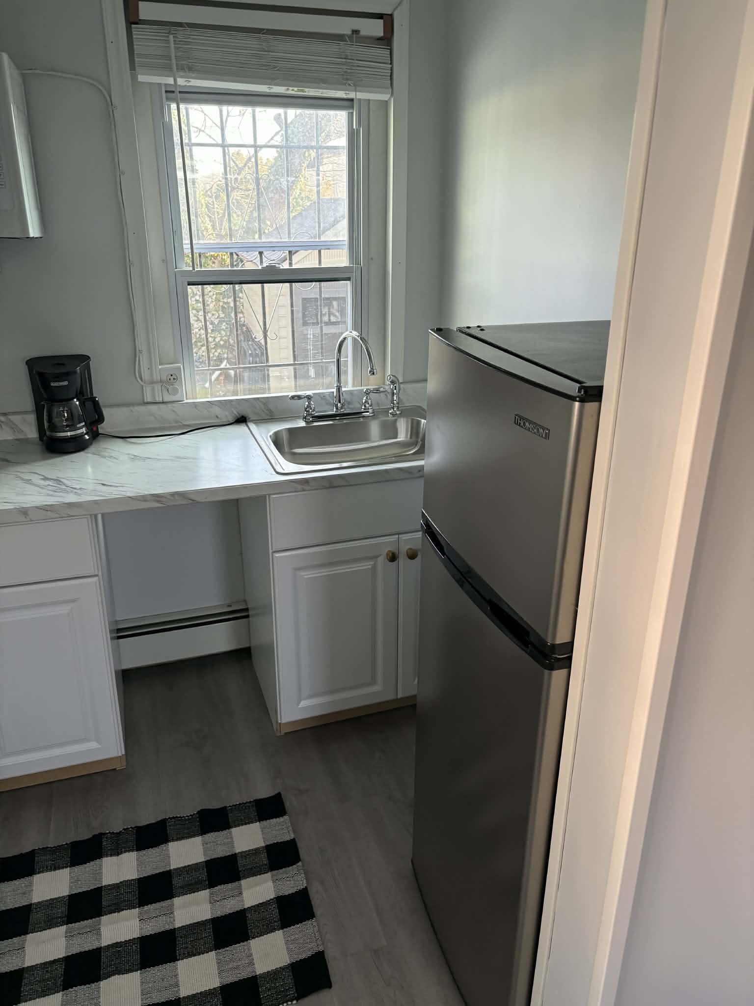 Building Photo - 723 Sharon Ave