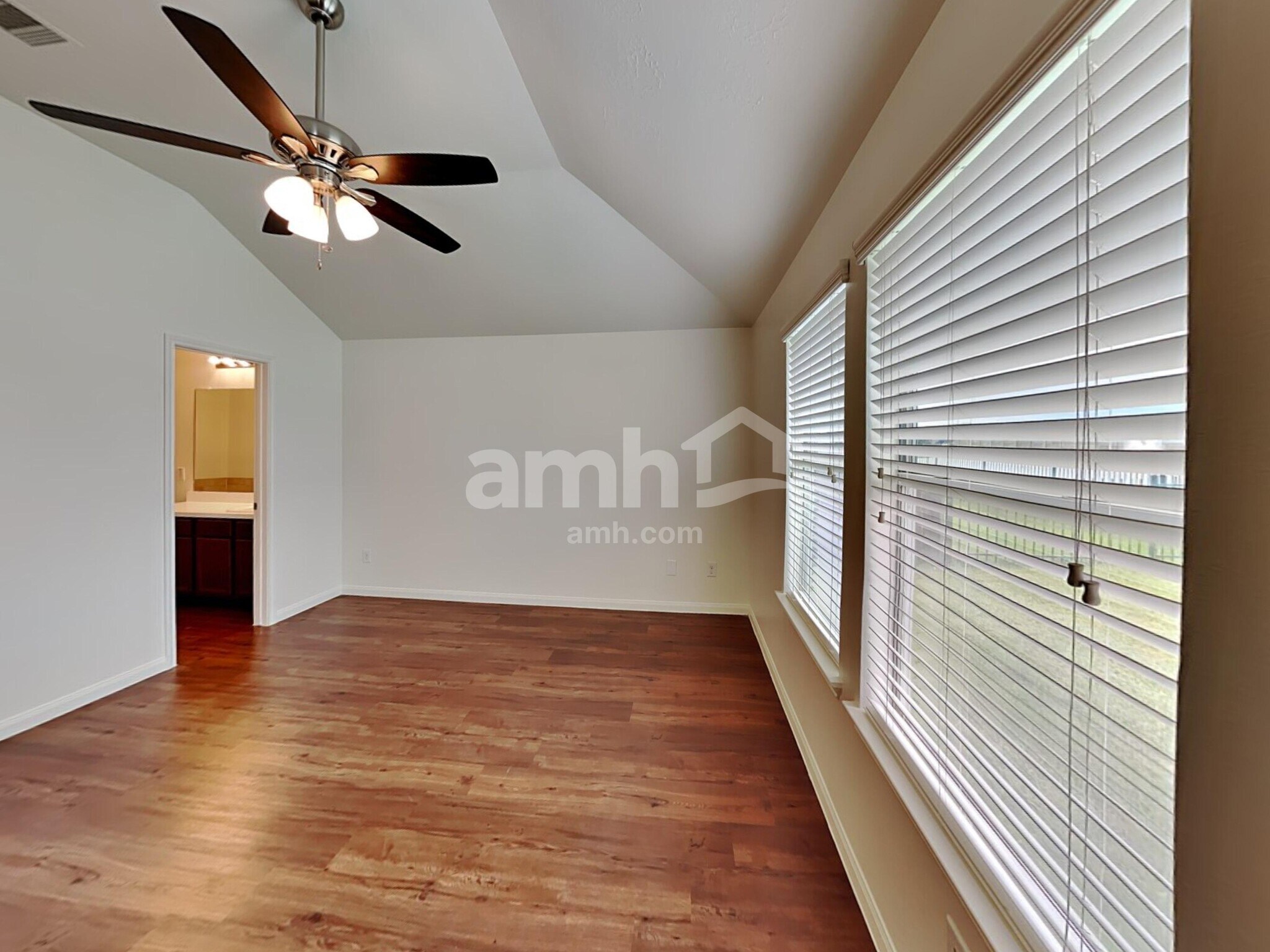 Building Photo - 26 Mira Loma Dr
