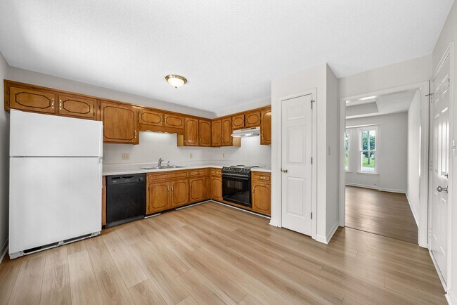 Building Photo - 3 Bedroom Pet Friendly Home For Rent Near 101st Parkway!