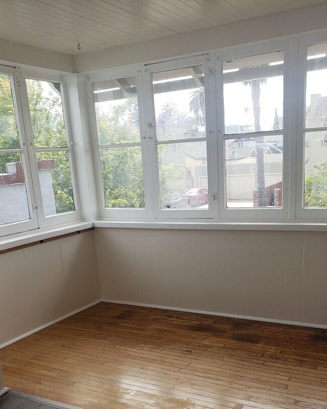 Building Photo - 622