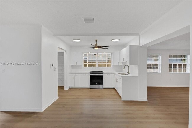 Building Photo - 4090 SW 69th Ave
