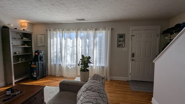 Building Photo - 138 Parkside Dr