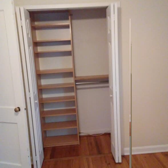 Custom closets - 5830 Biscayne Dr