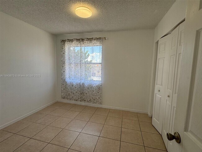 Building Photo - 2091 W 54th Terrace