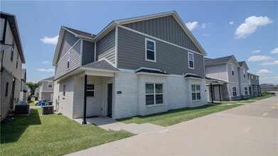 Building Photo - 803 S Rupple Rd