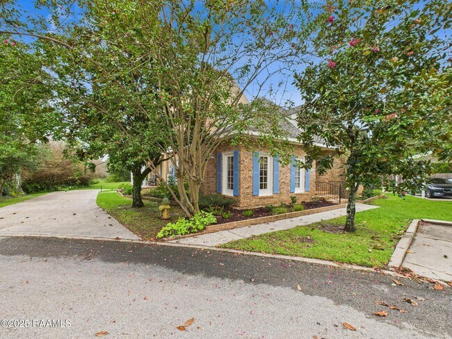 Building Photo - 523 Esplanade Dr