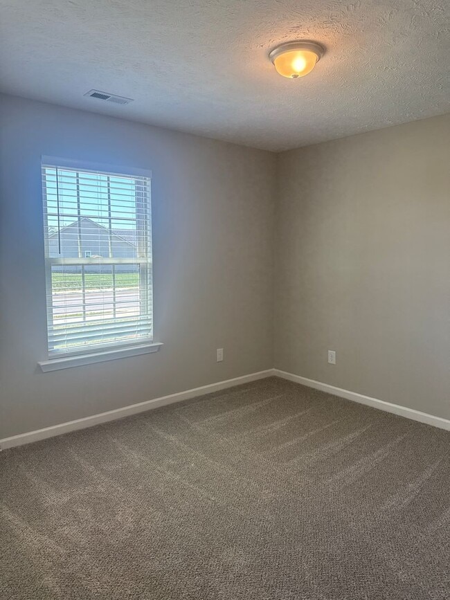 Building Photo - Brand new home in Shelbyville, TN