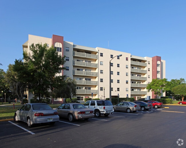 Lorna Doone Apartments 1617 W Central Blvd Orlando FL 32805