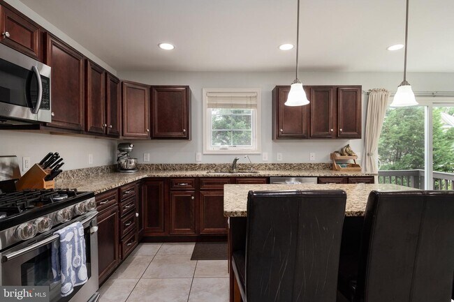 Building Photo - 132B Pineview Ave