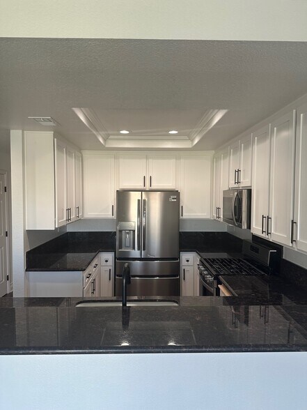 Fully remodeled kitchen - 35 Santa Agatha