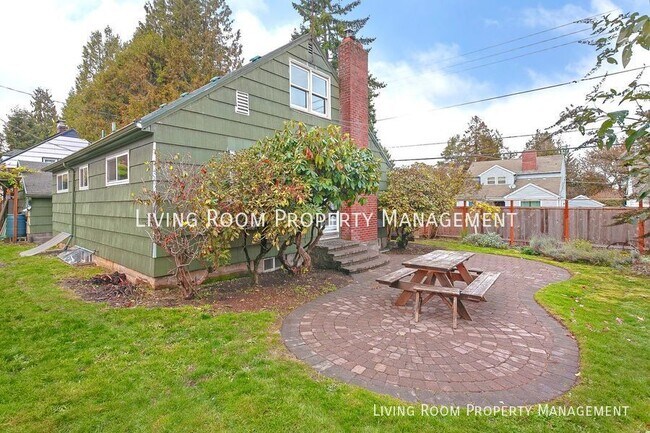Building Photo - 3524 NE Simpson St
