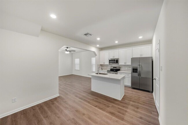 Building Photo - 708 W Dallas St