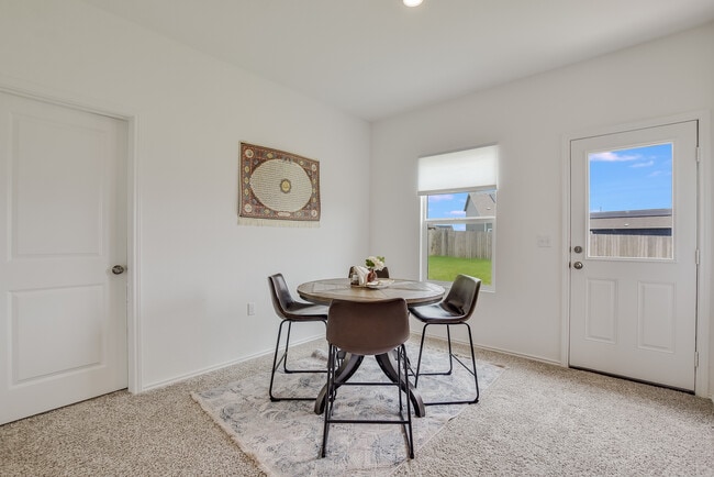 Building Photo - 2712 Louris Ln