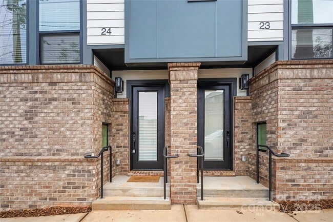 Building Photo - 411 Charles Ave