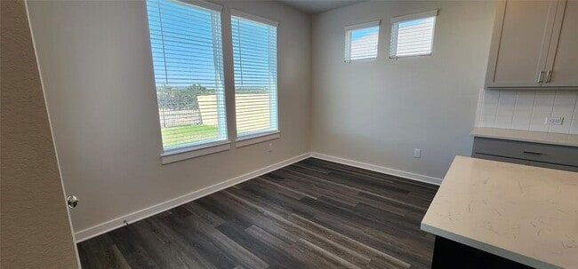 Building Photo - 2200 Delano Dr