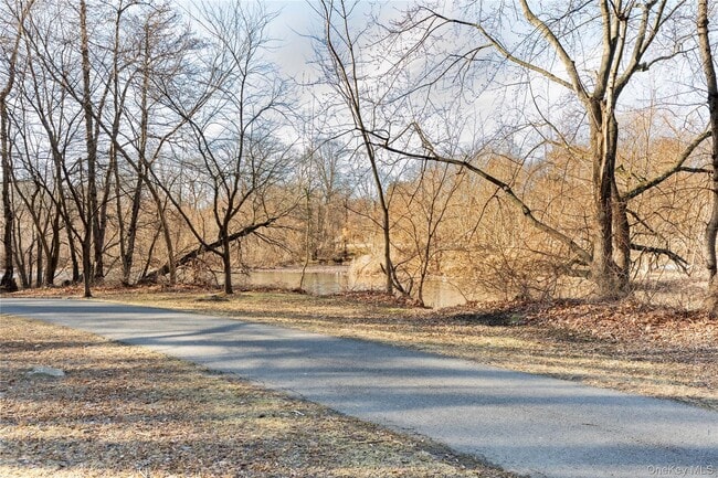 Building Photo - 4 Consulate Dr