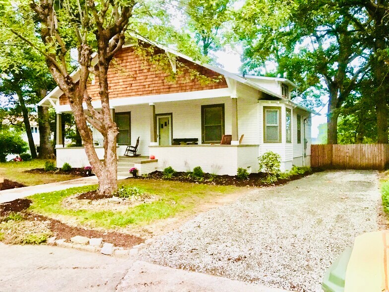 Building Photo - 1310 Hyman Ave