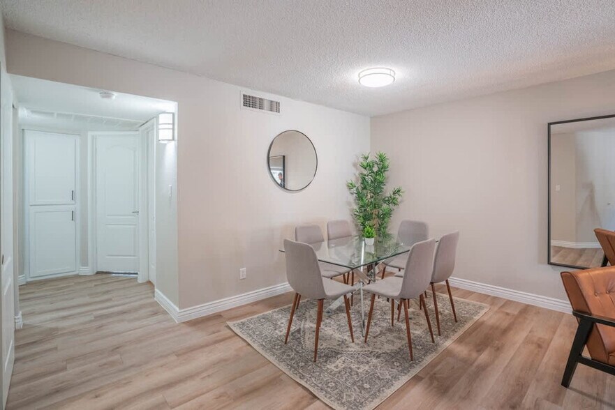 Building Photo - 8550 E McDowell Rd