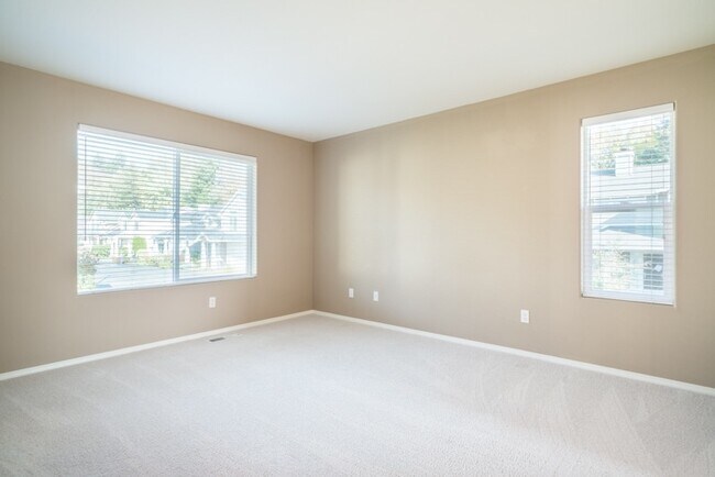 Building Photo - Quaint Carman Ridge Home in Lake Oswego