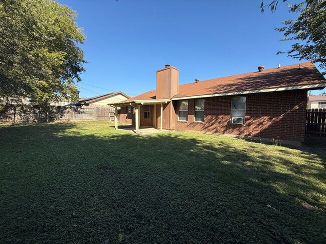 Building Photo - 412 Baumann Dr