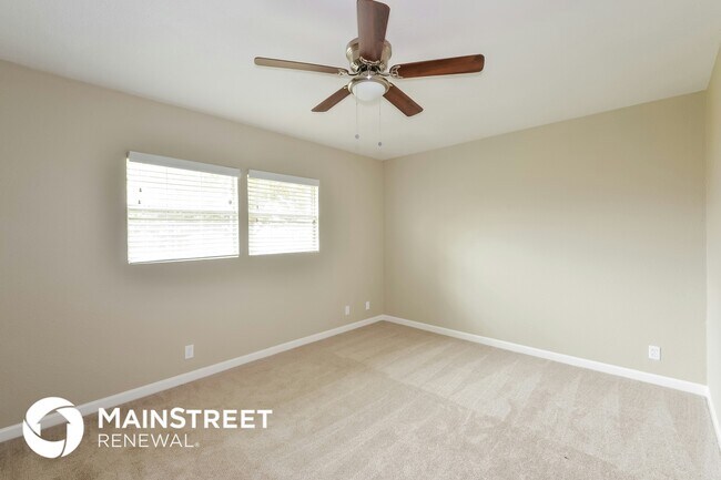 Building Photo - 7555 Lincoln Village Dr