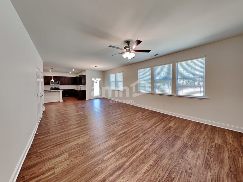 Building Photo - 578 Slew Dr