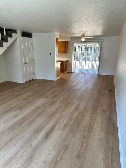 Primary Photo - 1253 Piper Ln