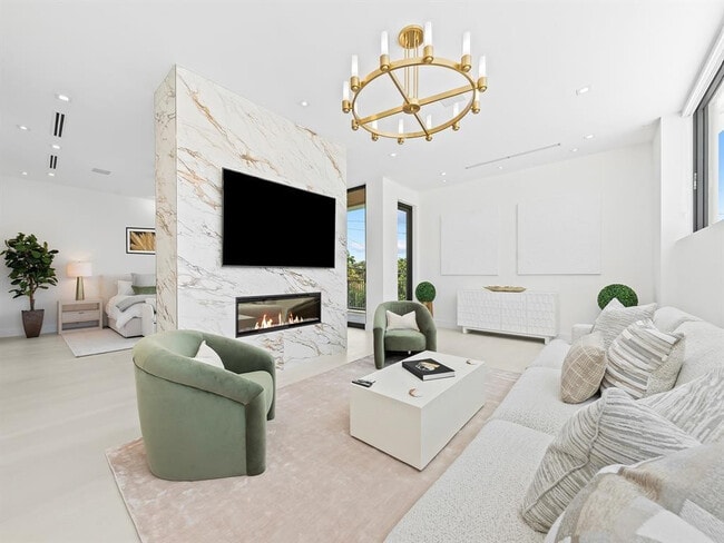 Building Photo - 2657 NE 34th St