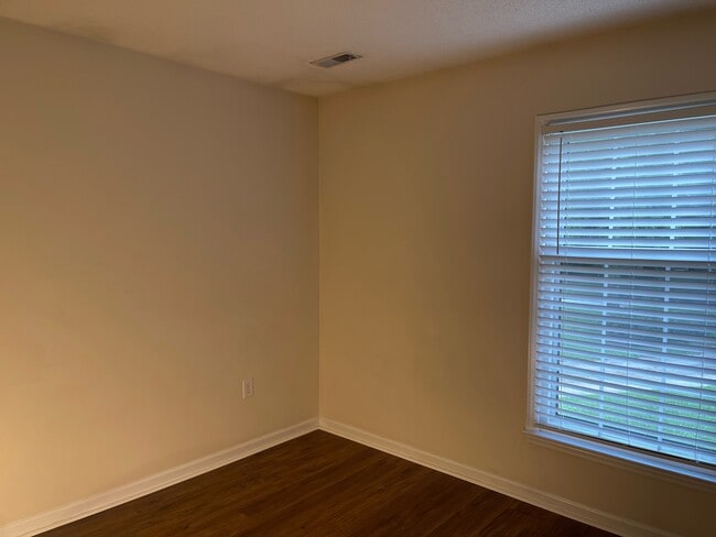 Building Photo - 2304 Oldenburg Dr