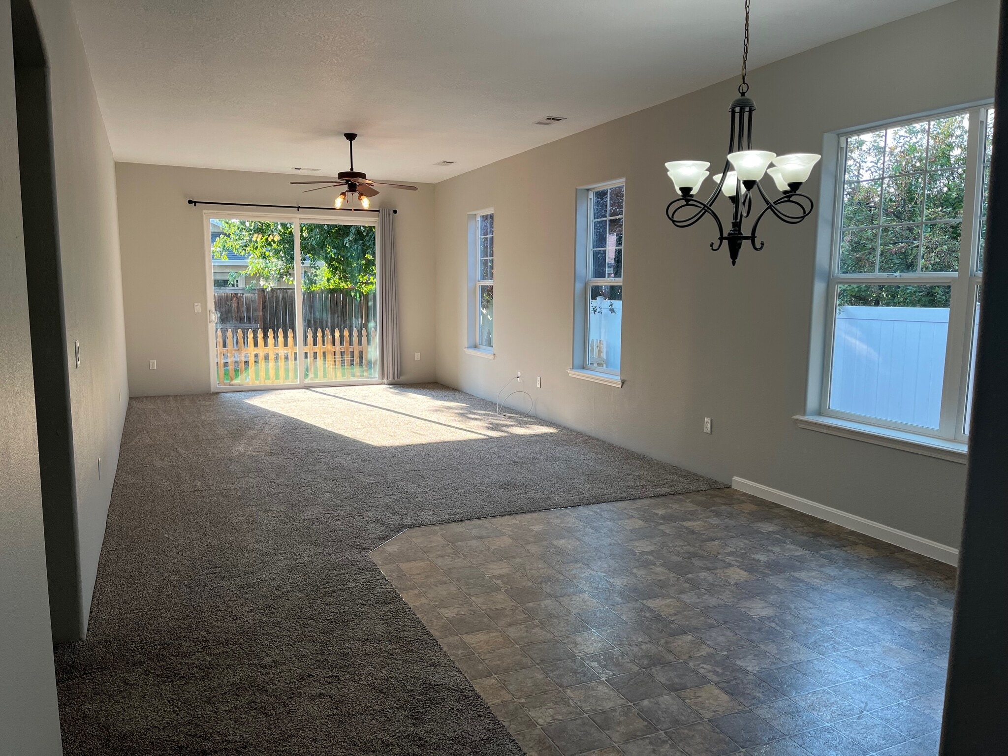 High ceilings - 7431 Stonefield Dr