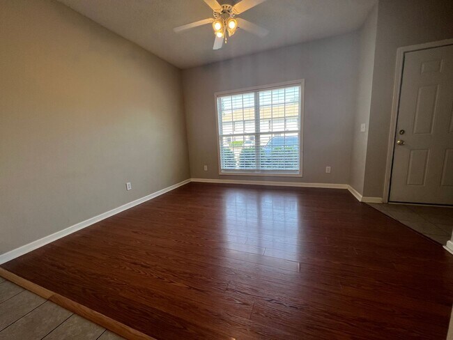 Building Photo - Auburn Townhome