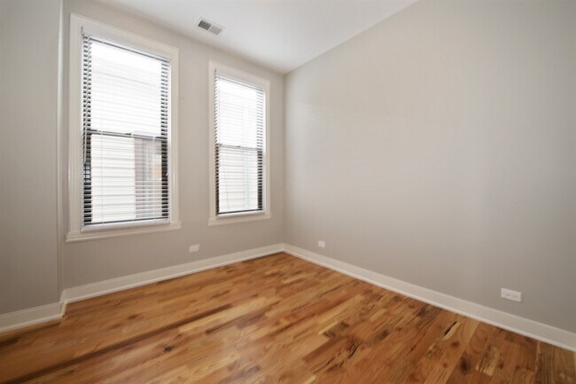 Building Photo - 751 W Buckingham Pl
