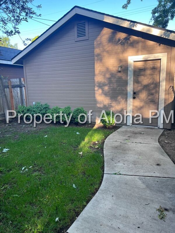 Building Photo - 1803 S Broxon St