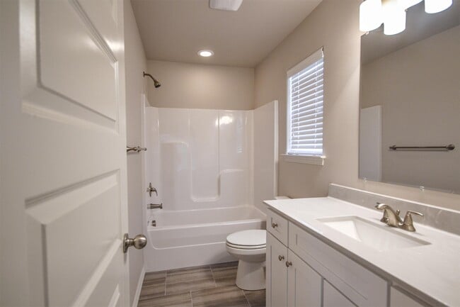 Building Photo - 641 N Keats Dr