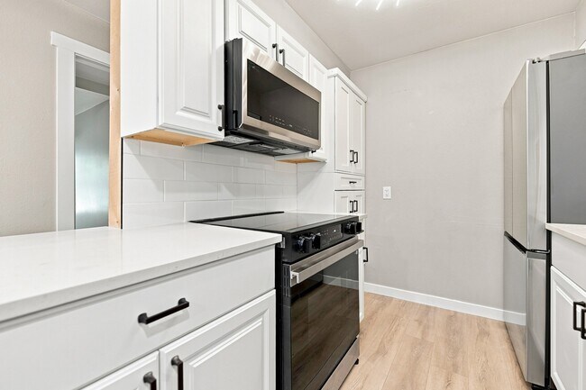 Building Photo - 1612 Cottonwood Dr