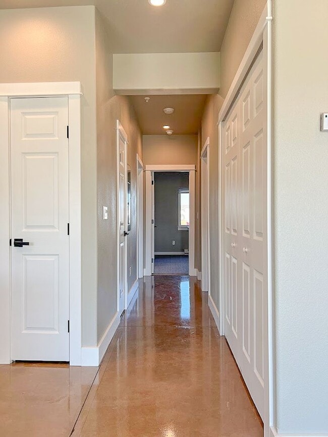 Building Photo - 2 bed/ 1.5 bath in Brand New Soldier Ridge Complex!