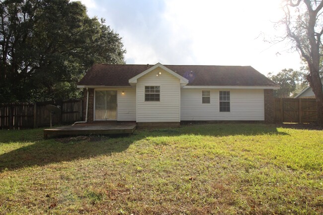 Building Photo - Near UWF & Hospitals -Peaceful Cul-de-Sac ...