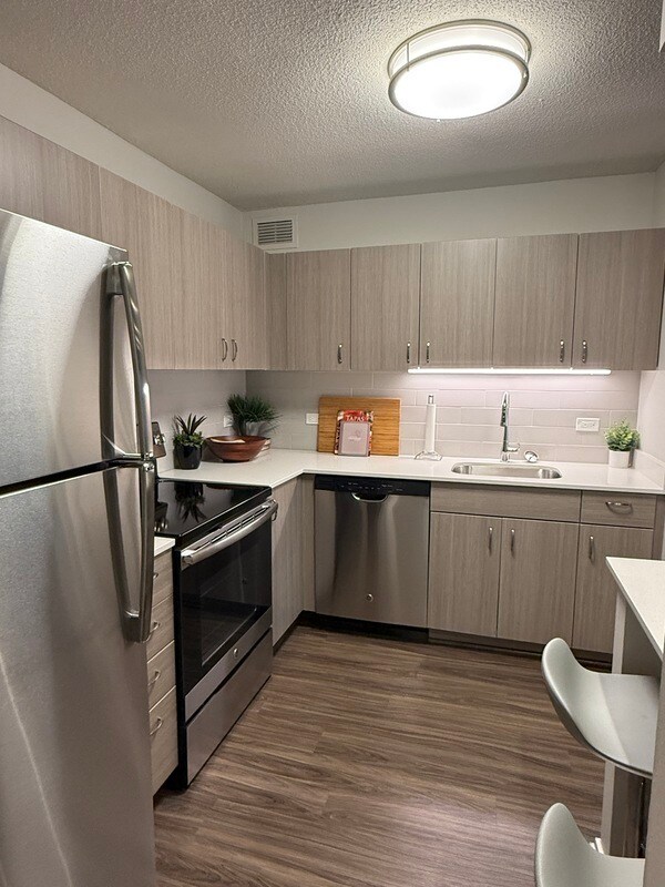 Building Photo - 1125 N Dearborn St