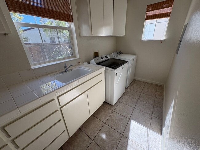 Building Photo - Beautiful & Spacious 4Bed/3Bath Two Story Home Located in San Ramon, Ca!!!